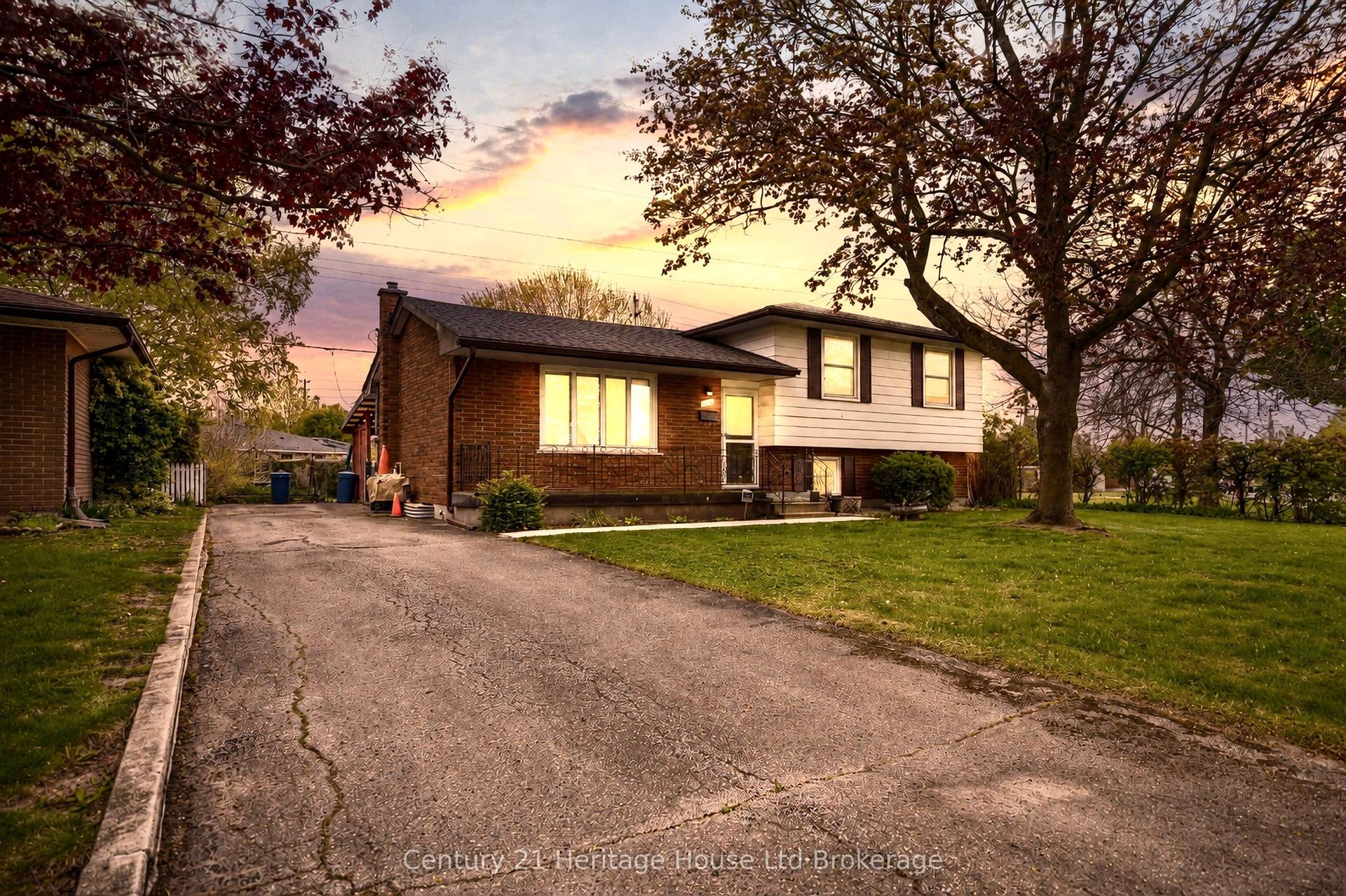 1152 SORREL Street — photo 1