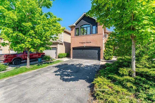 8 Safari Court — photo 1