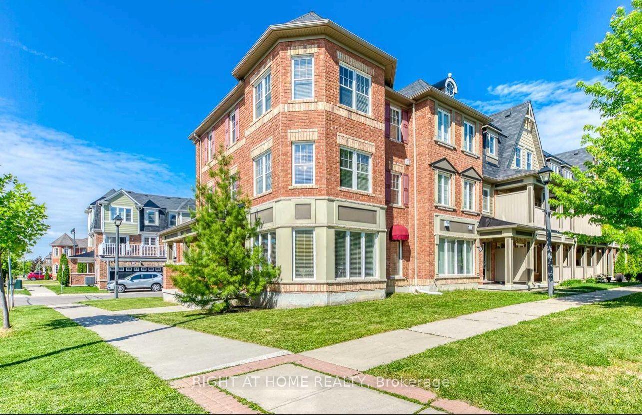 638 Holly Avenue, Milton — Townhouse for lease, photo 1