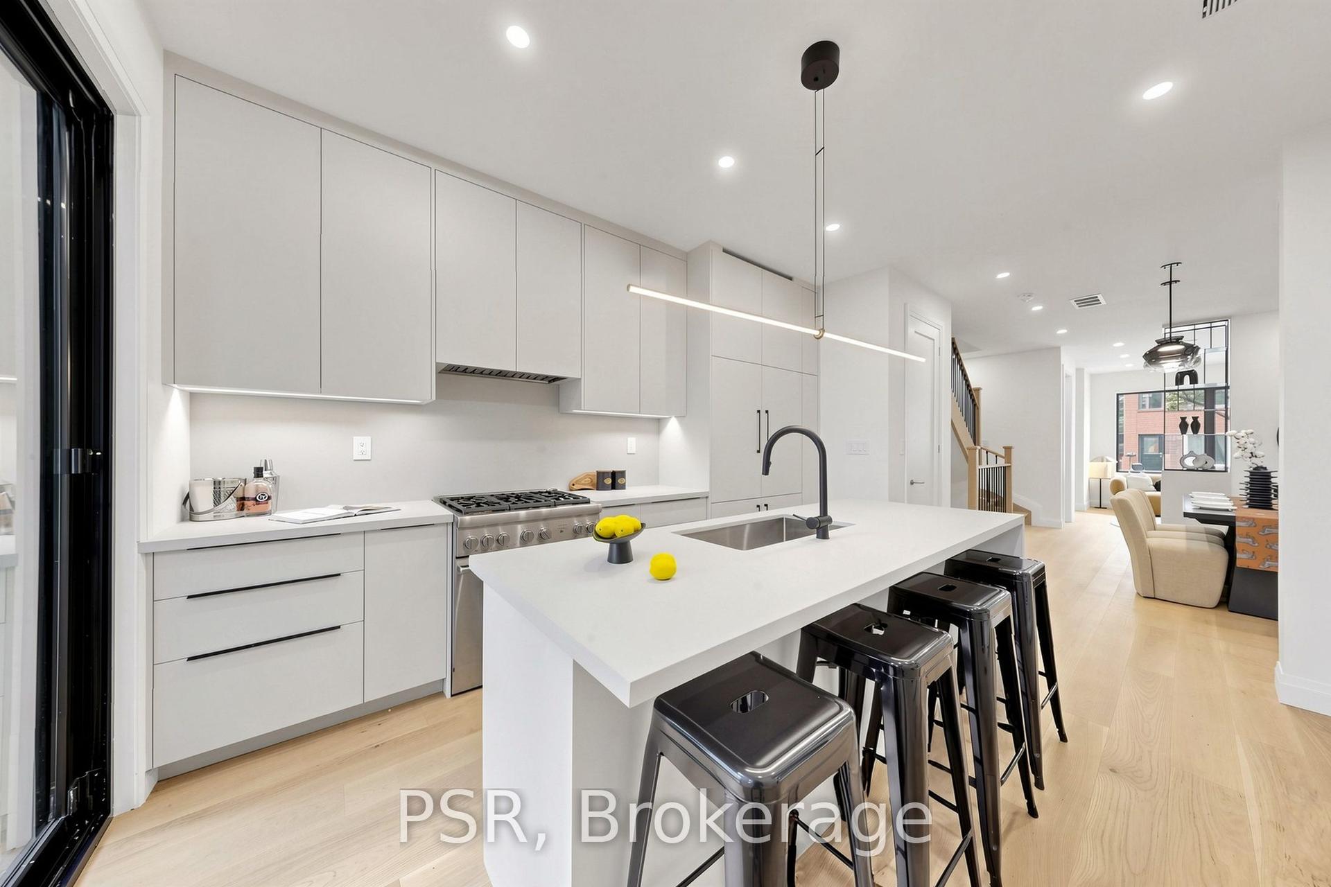 30 Winnifred Avenue — photo 1