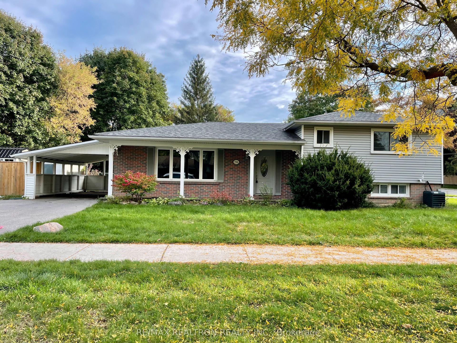 796 Arnold Crescent Main #Main, Newmarket — Detached for lease, photo 1