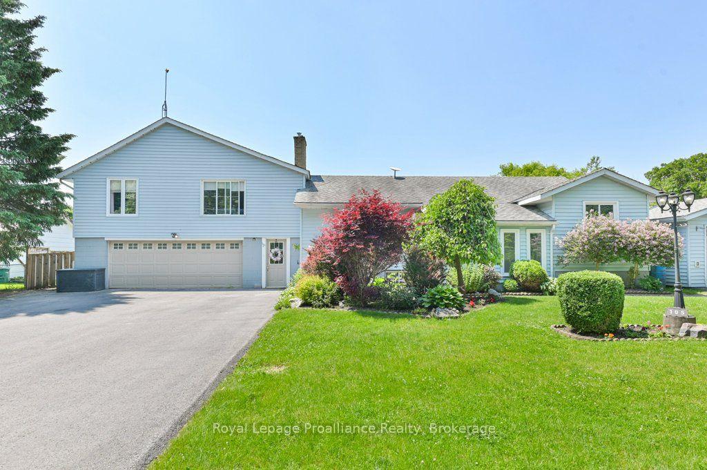 105 A&B Bernard Long Road, Quinte West — Detached for sale, photo 1