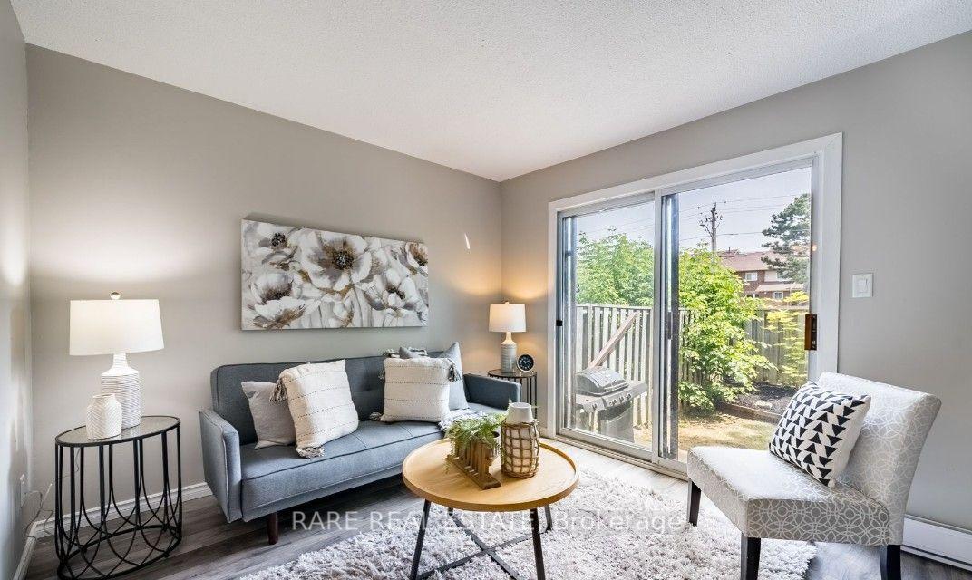 221 Ormond Drive 18 #18, Oshawa — Condo Town for lease, photo 1