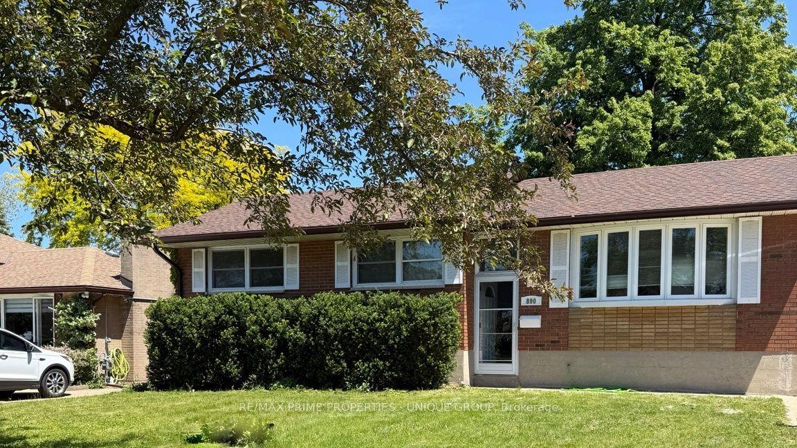 890 Hollands Avenue — photo 1