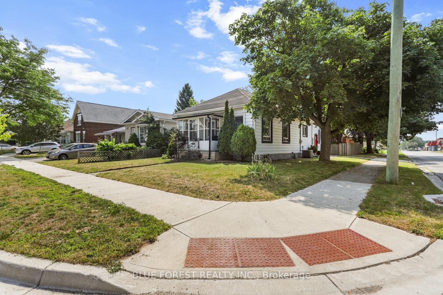 25 Major Street, London East — Detached for sale, photo 1
