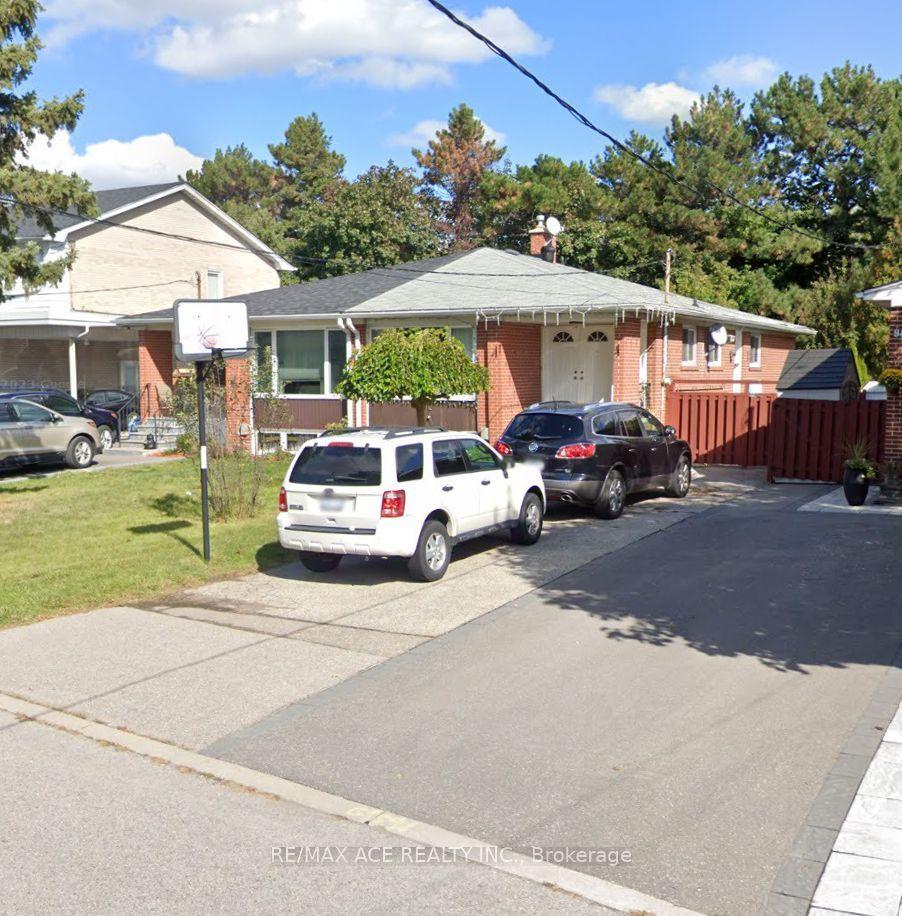 92 Baltray Crescent, Toronto — Semi-Detached for sale, photo 1