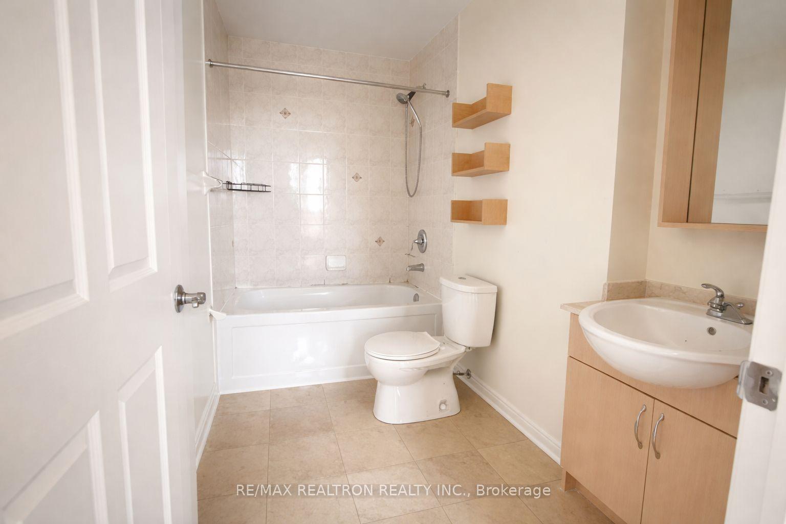 18 Holmes Avenue 1102 #1102, Toronto — Condo for sale, photo 1