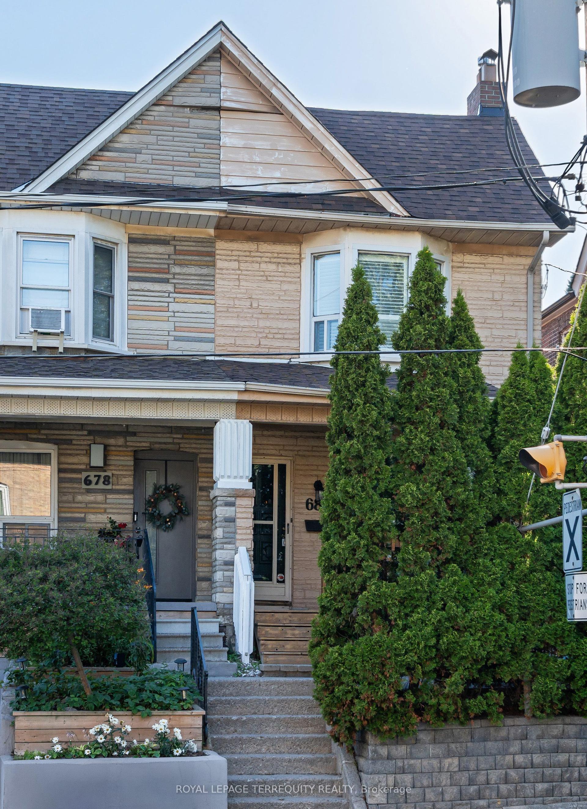 680 Woodbine Avenue, Toronto — Semi-Detached for sale, photo 1