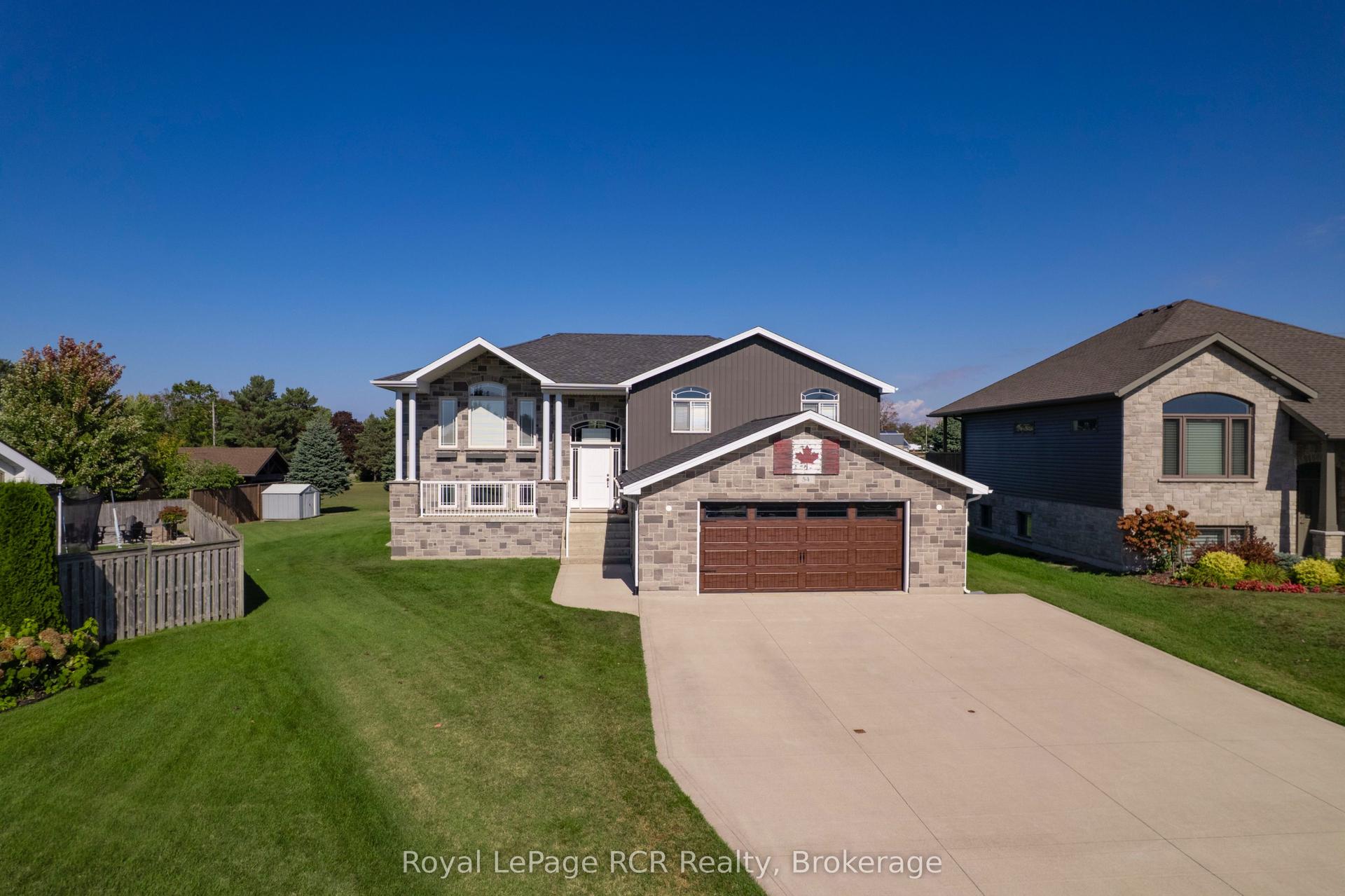 54 Lakefield Drive — photo 1