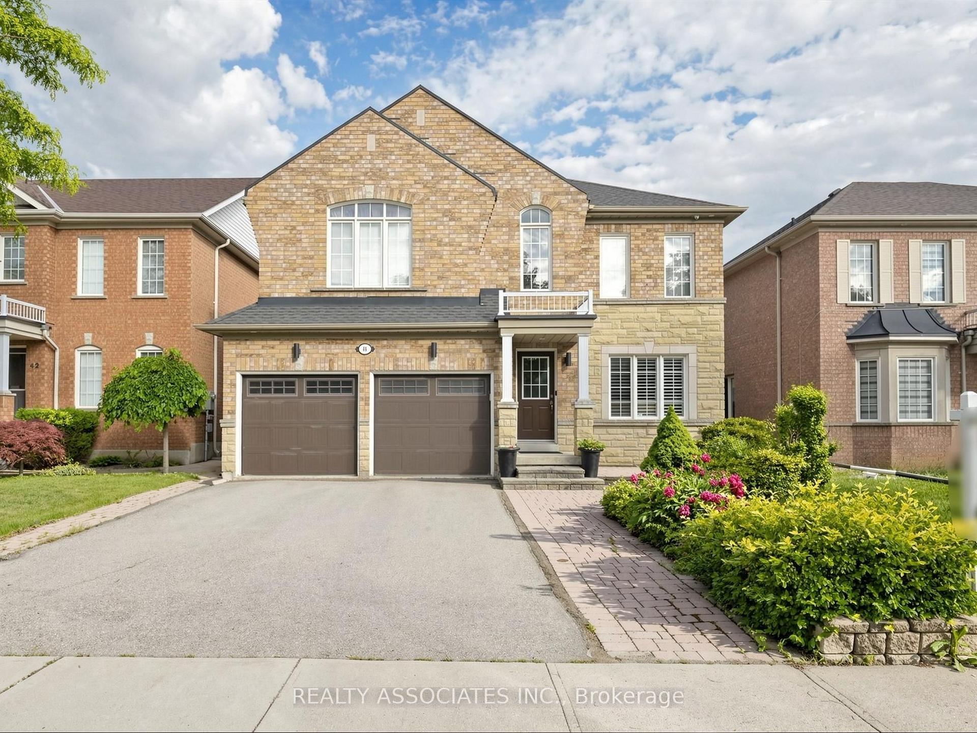 44 Shining Willow Crescent — photo 1