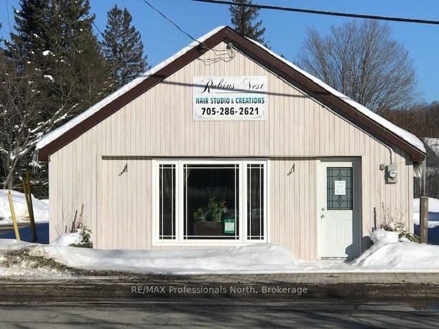 138 Bobcaygeon Road — photo 1