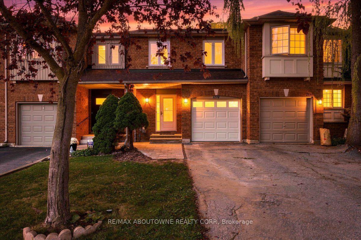 1194 Treetop Terrace, Oakville — Townhouse for lease, photo 1