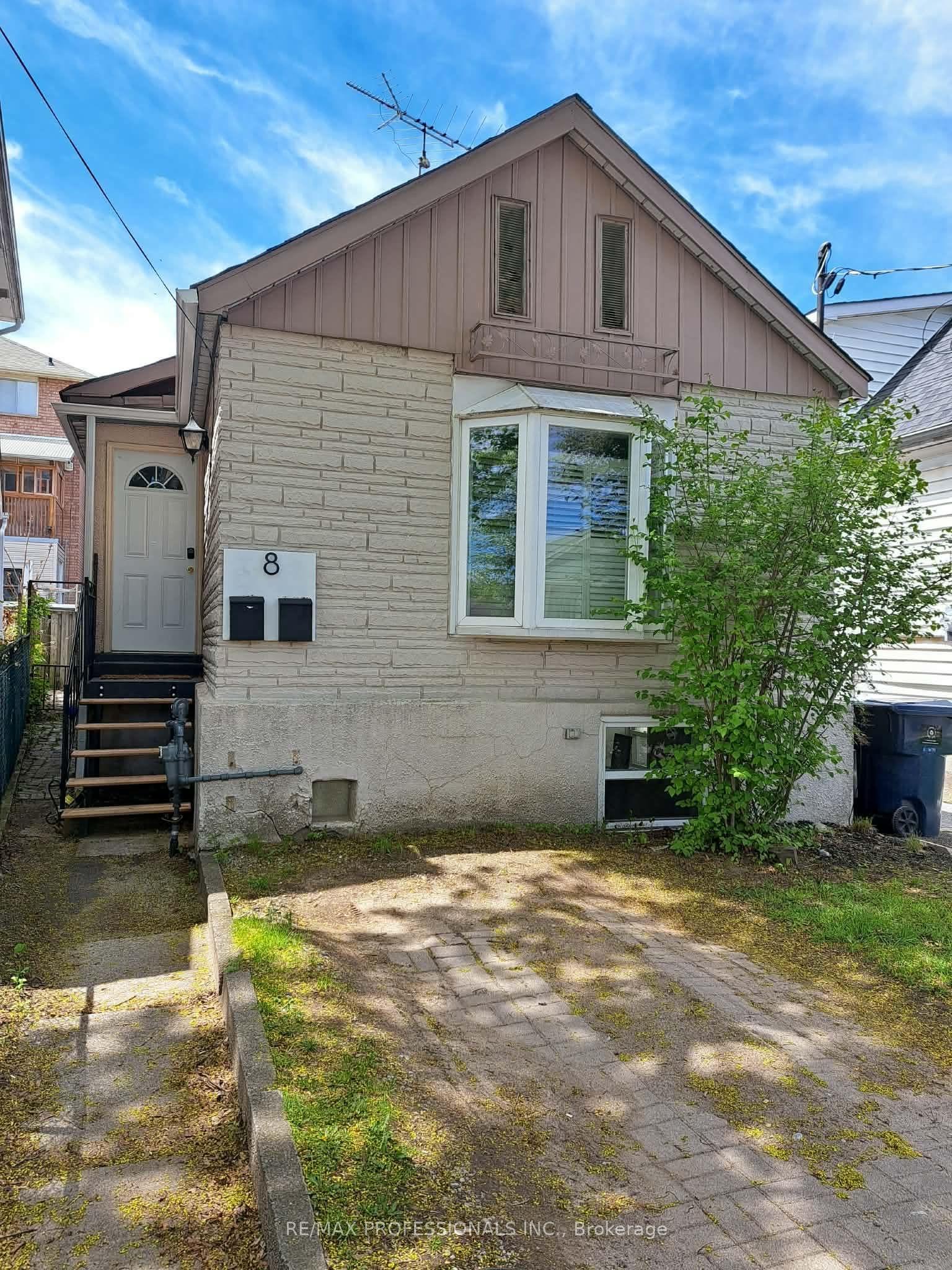 8 Birch Tree Crescent — photo 1
