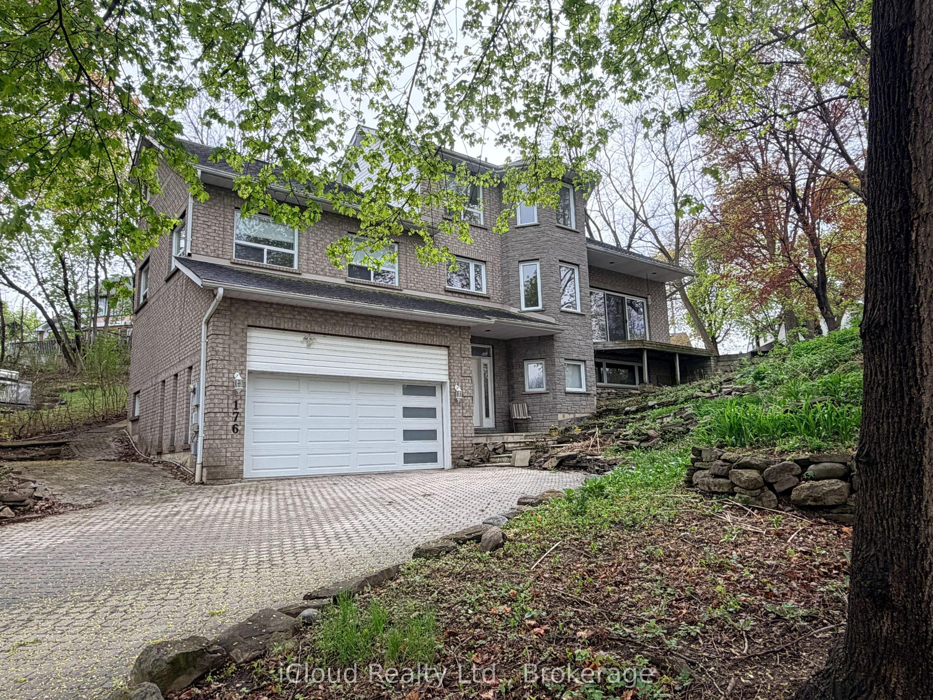 176 Wyndham Street — photo 1