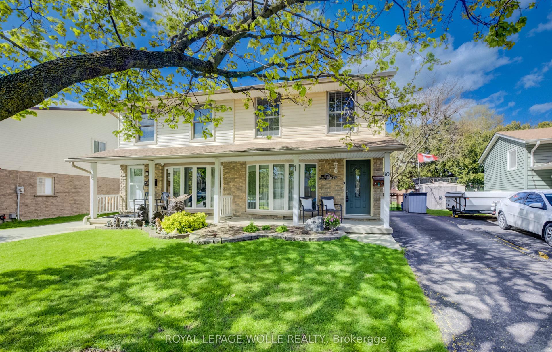 10 Meadow Woods Crescent — photo 1