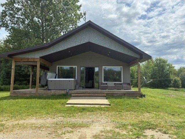382162 E Concession 17 Road E, Georgian Bluffs — Detached for sale, photo 1
