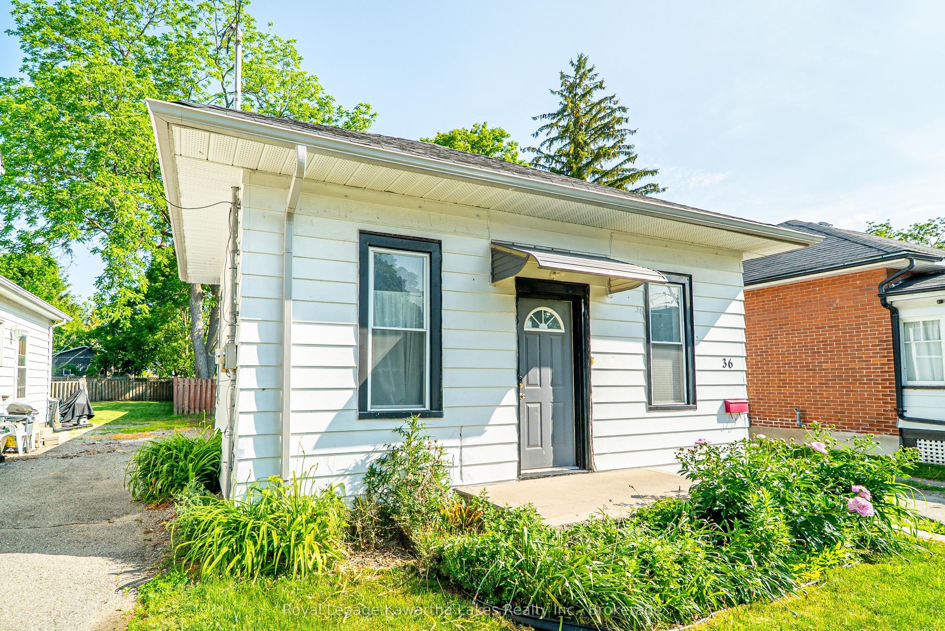 36 Melbourne Street W, Kawartha Lakes — Detached for sale, photo 1