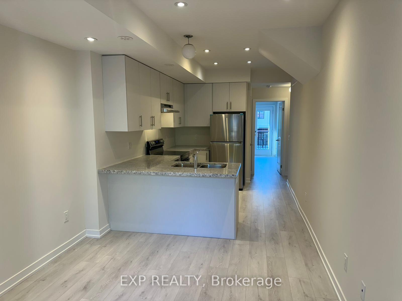 15100 Yonge Street 241 #241, Aurora — Condo Town for lease, photo 1
