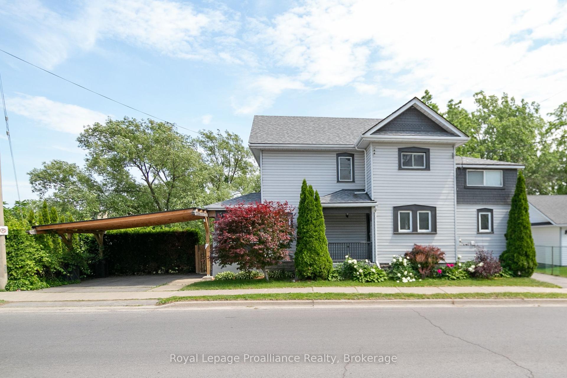 83 Moira Street E, Belleville — Detached for sale, photo 1