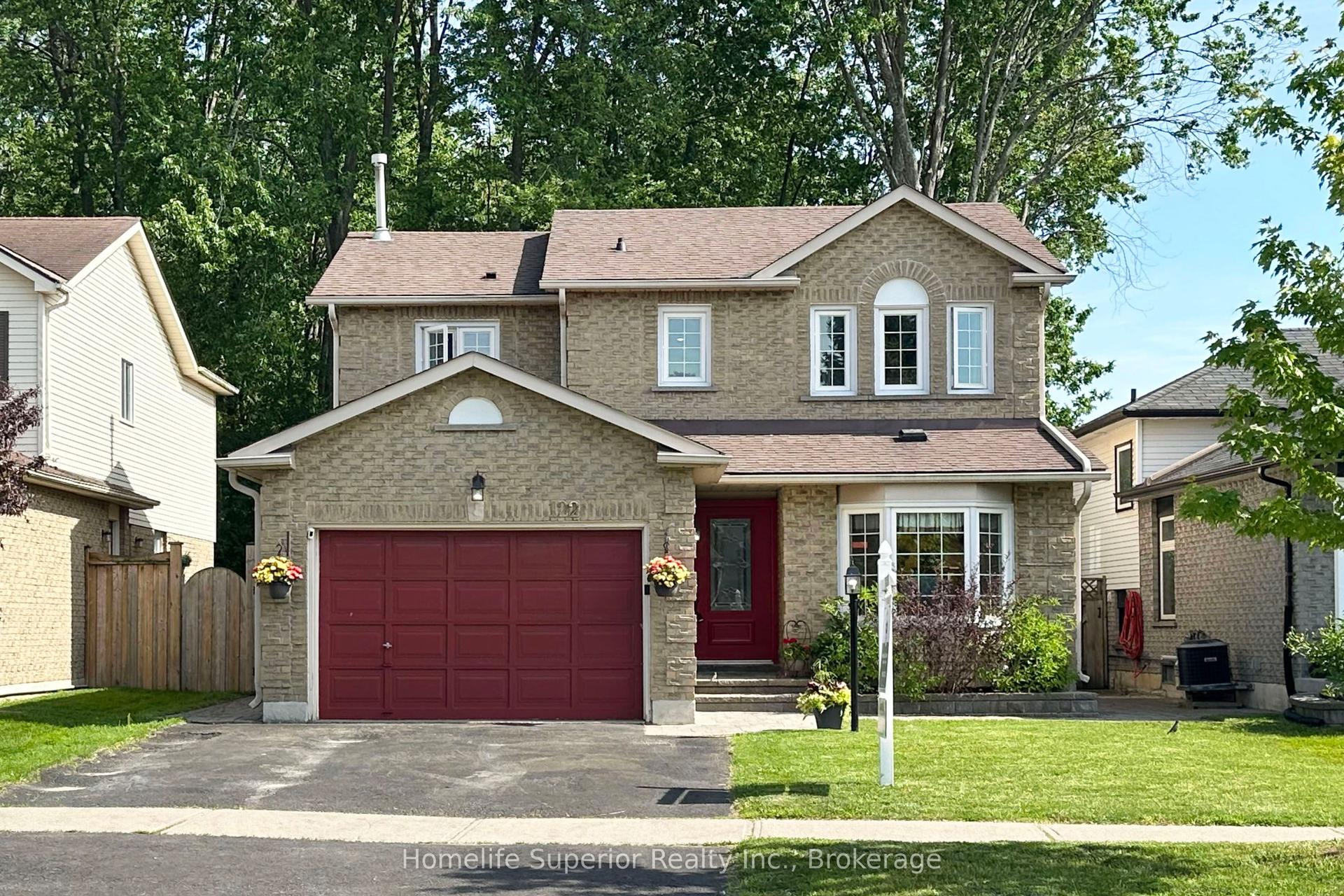 122 Sandringham Drive — photo 1