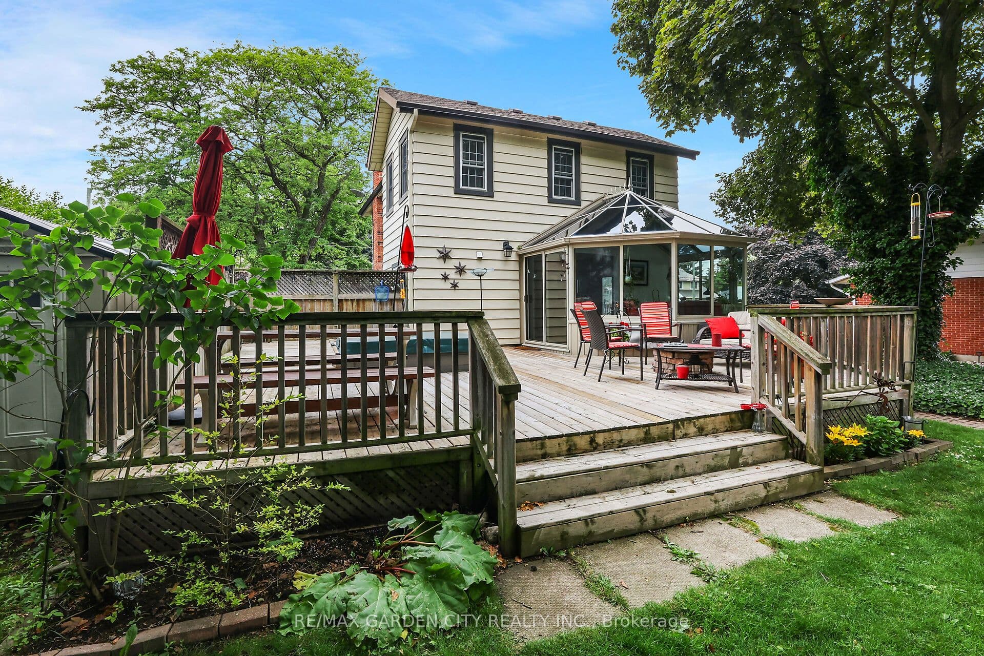 10 Maple Avenue — photo 1