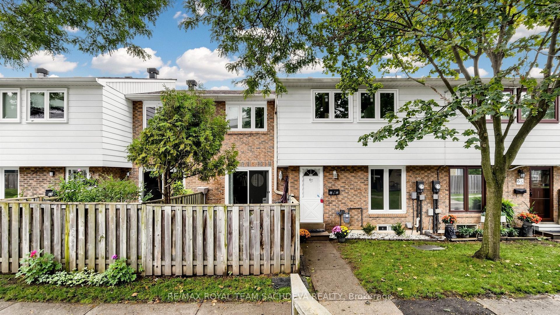 67 Rock Fernway, Toronto — Condo Town for sale, photo 1