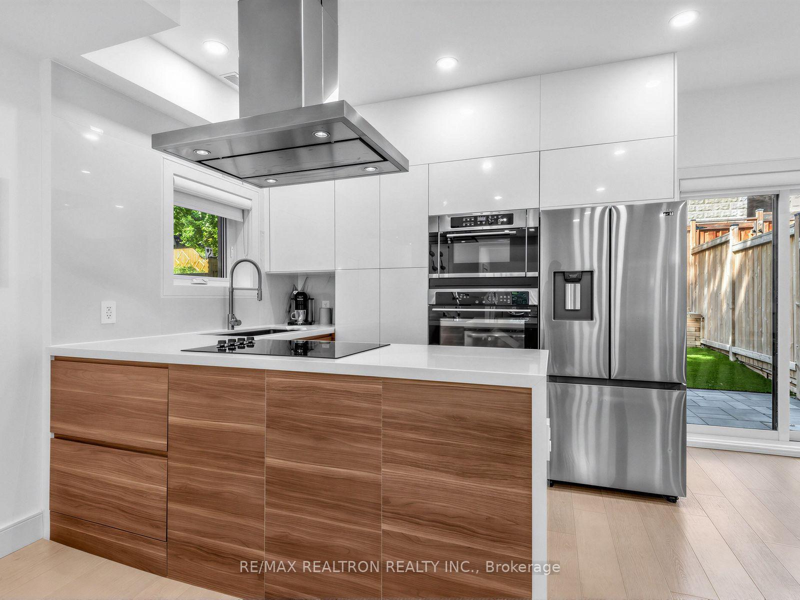 1526 Davenport Road, Toronto — Semi-Detached for sale, photo 1