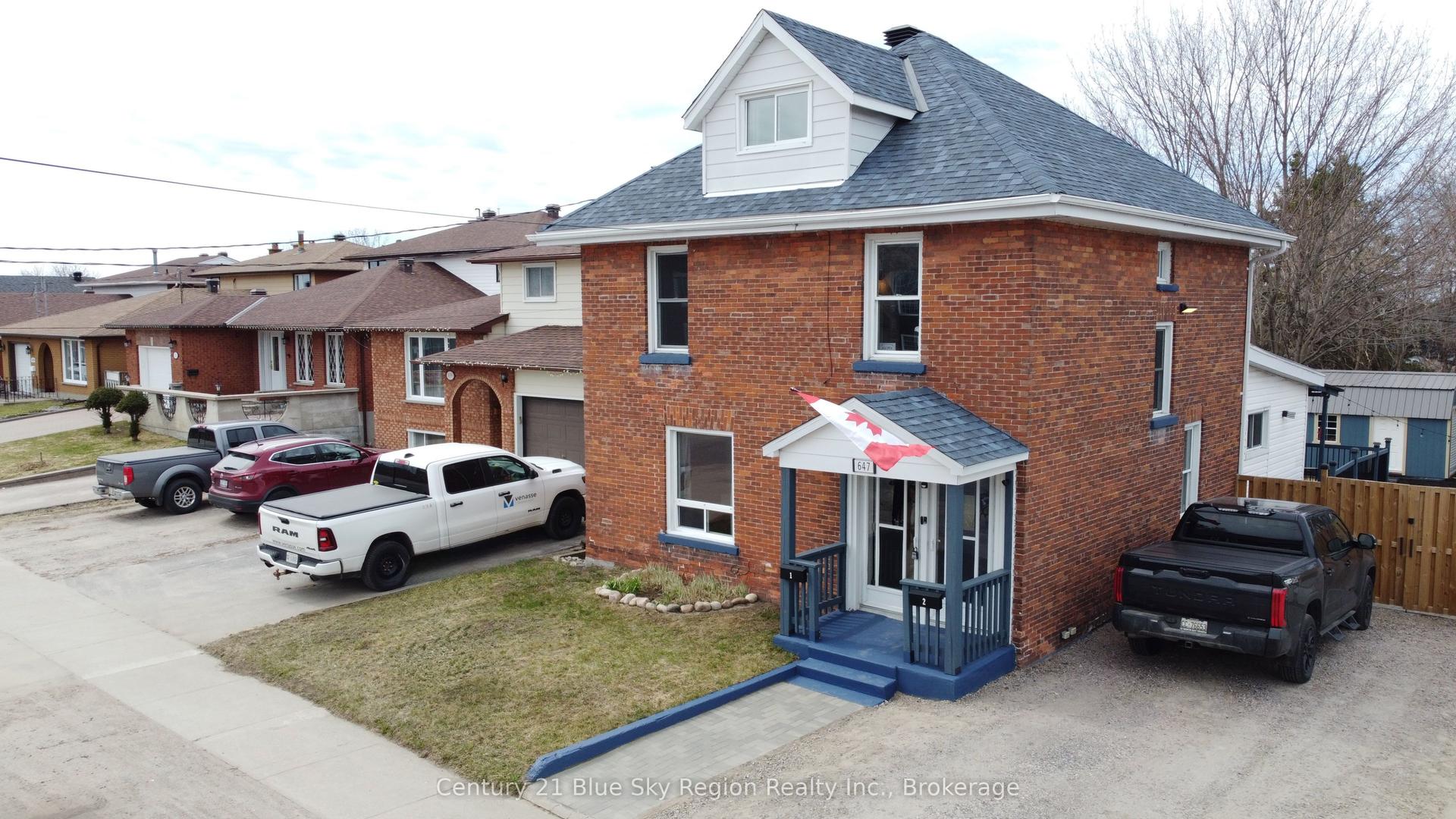 647 Douglas Street — photo 1