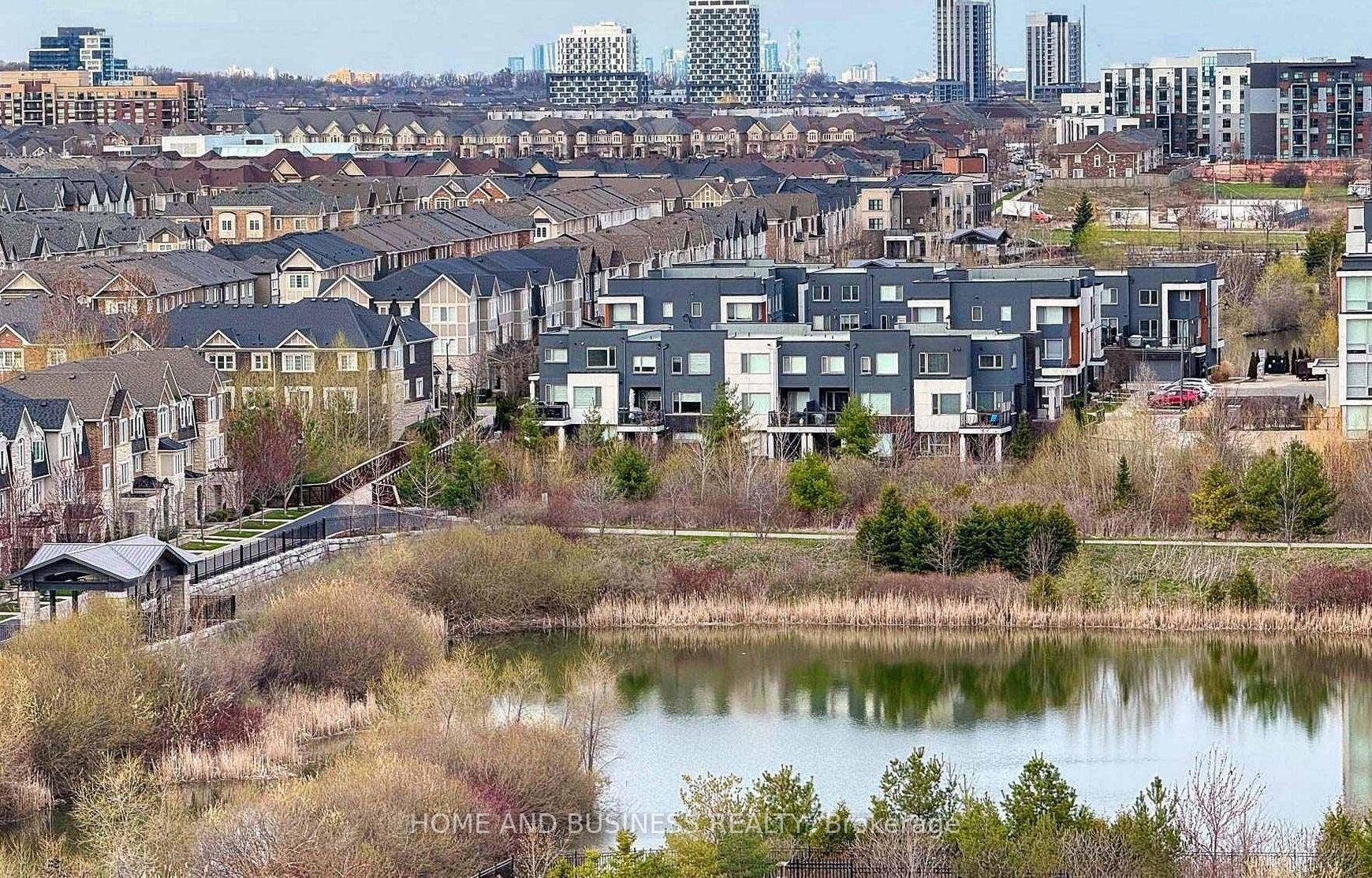 395 Dundas Street W 816 #816 — photo 1