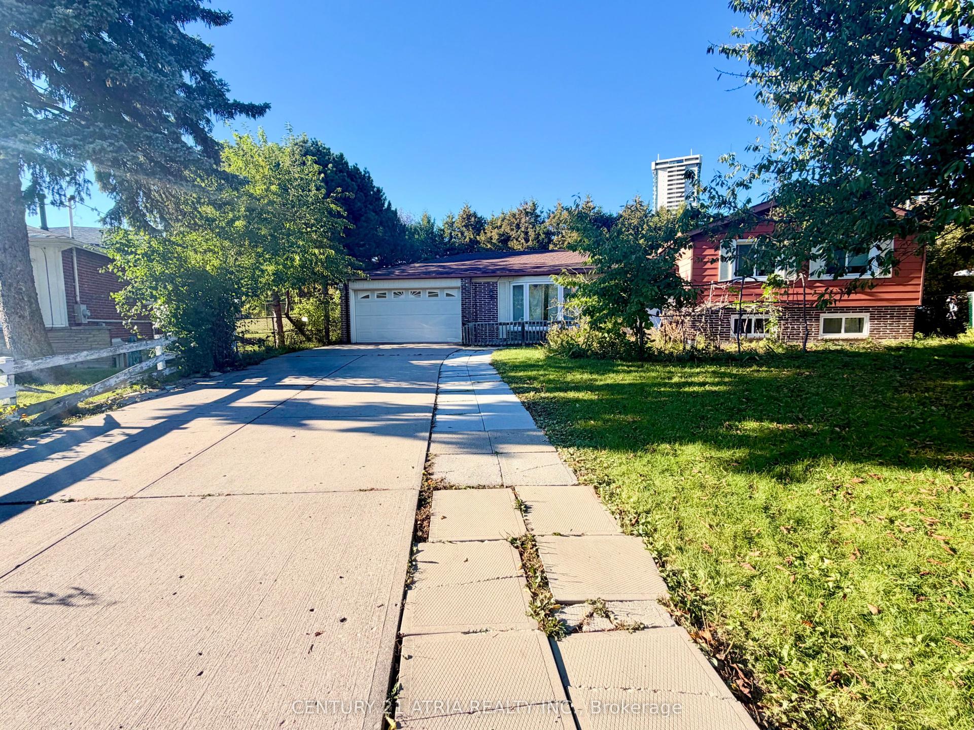 24 Axsmith Crescent Ground Level #Ground Level, Toronto — Detached for lease, photo 1