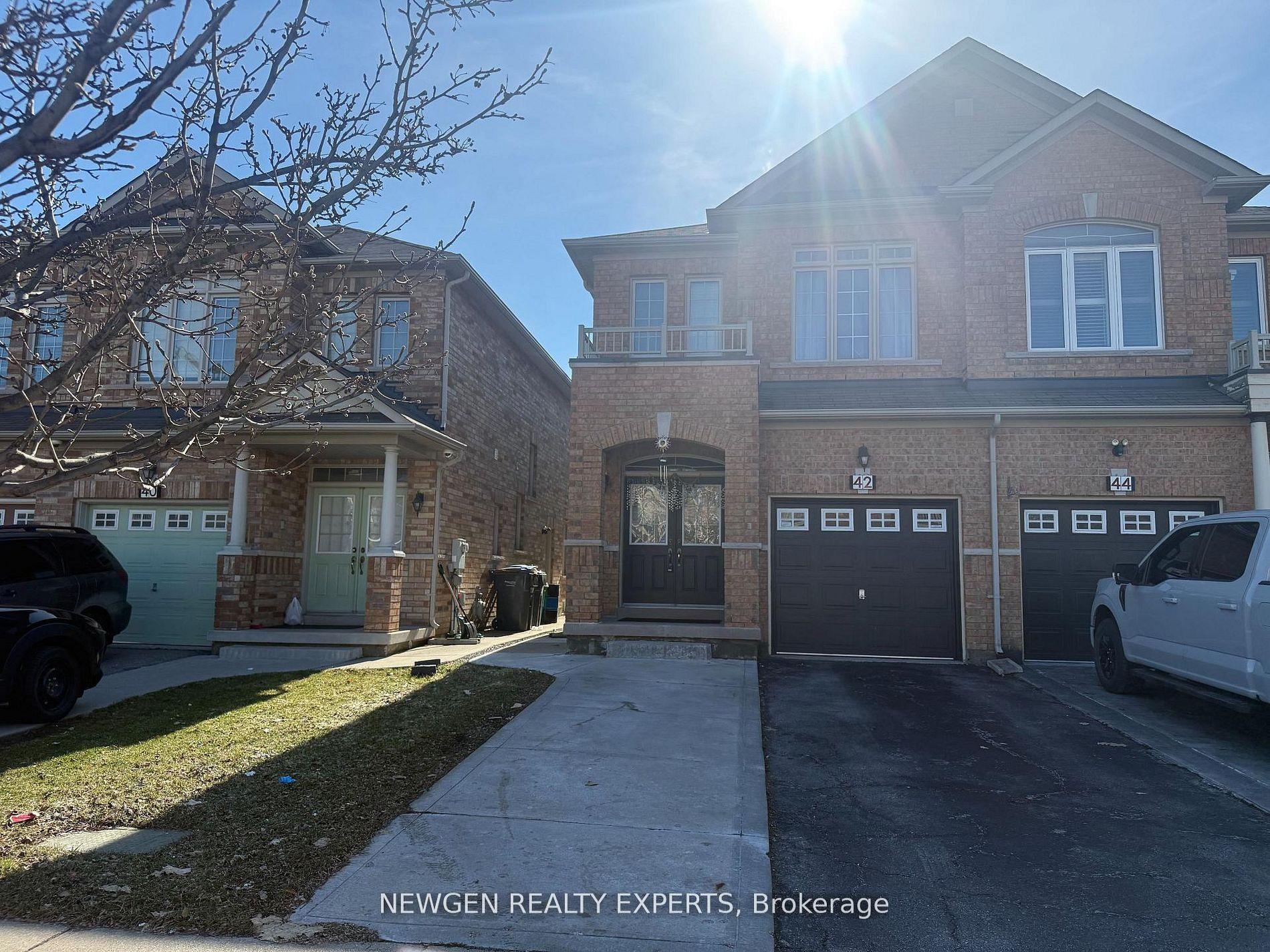 42 Crystalview Crescent #Upper ##Upper — photo 1