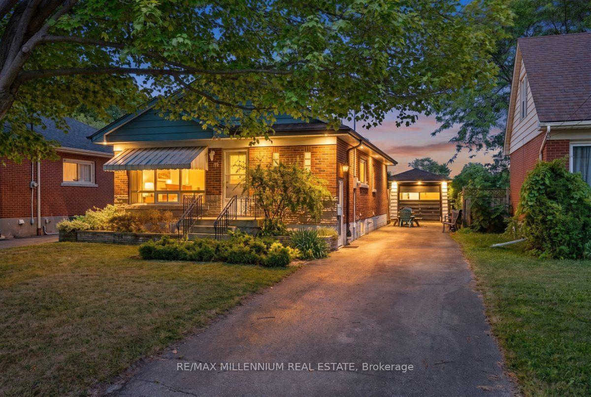 37 Radford Street, Hamilton — Detached for sale, photo 1