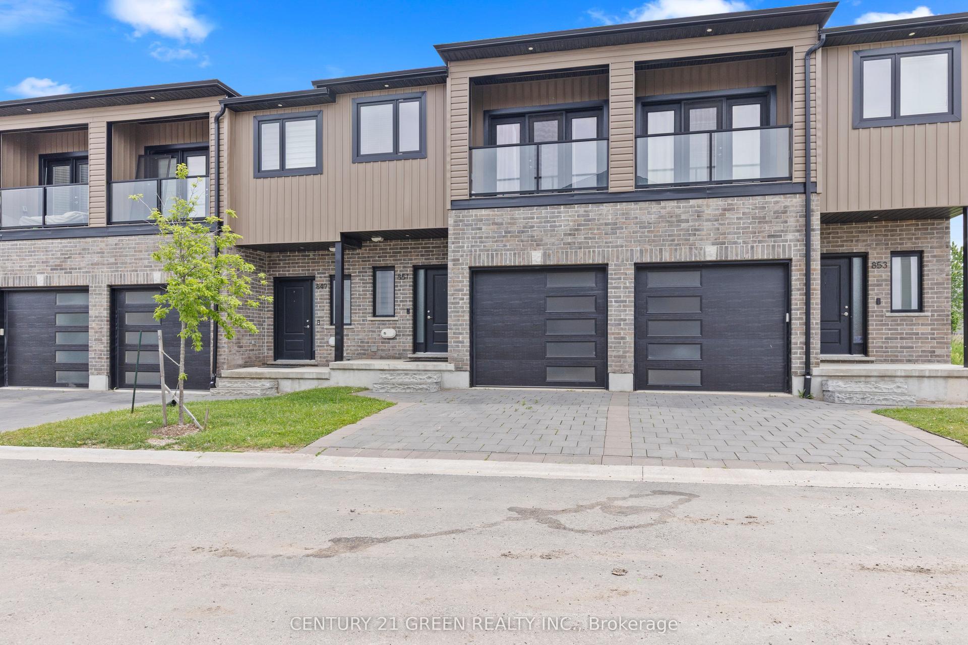 851 Sarnia Road — photo 1