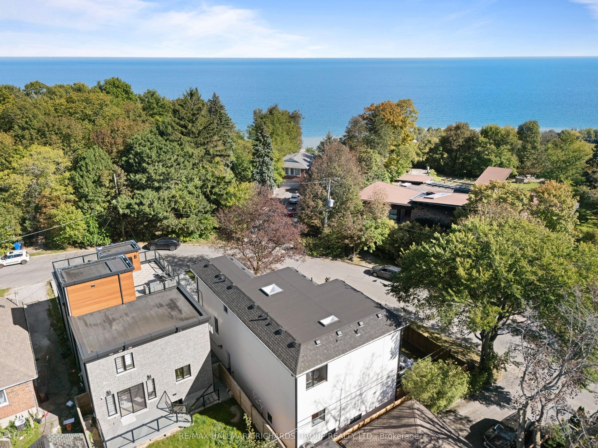 44 Sunnypoint Crescent, Toronto — Detached for sale, photo 1