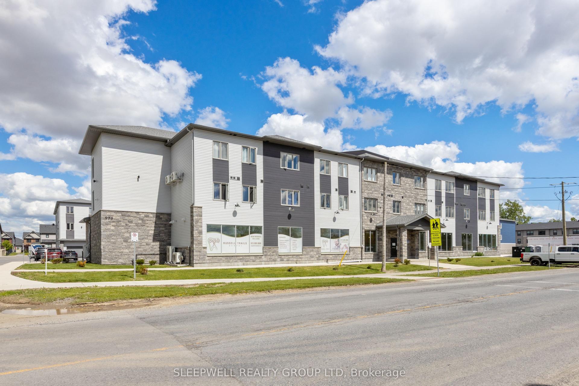 979 North Russell Road 302 #302, Russell — Multiplex for lease, photo 1