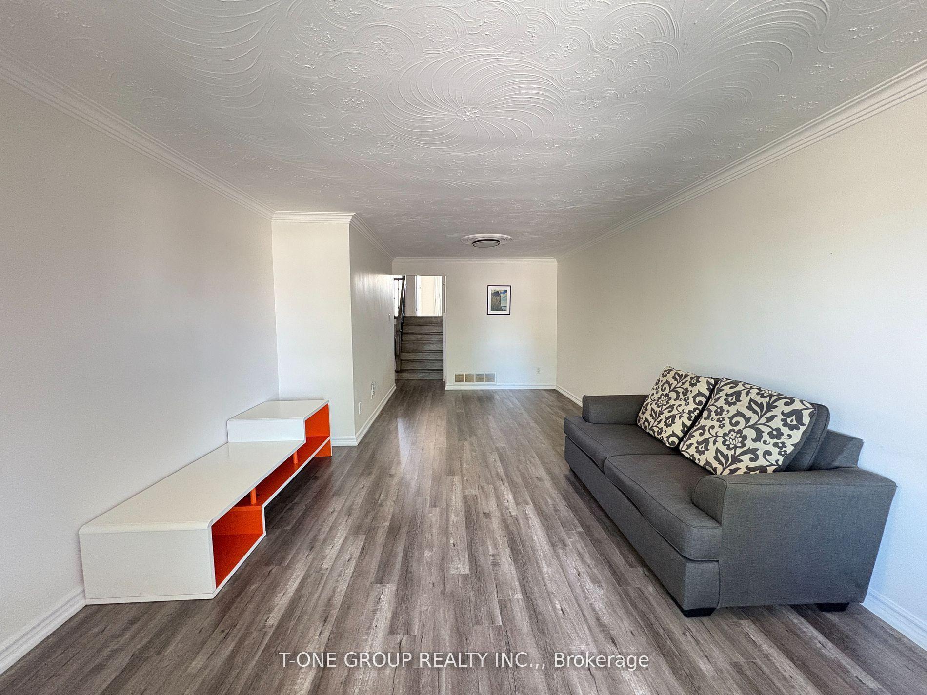 34 Navaho Drive Upper Fl #Upper Fl, Toronto — Semi-Detached for lease, photo 1