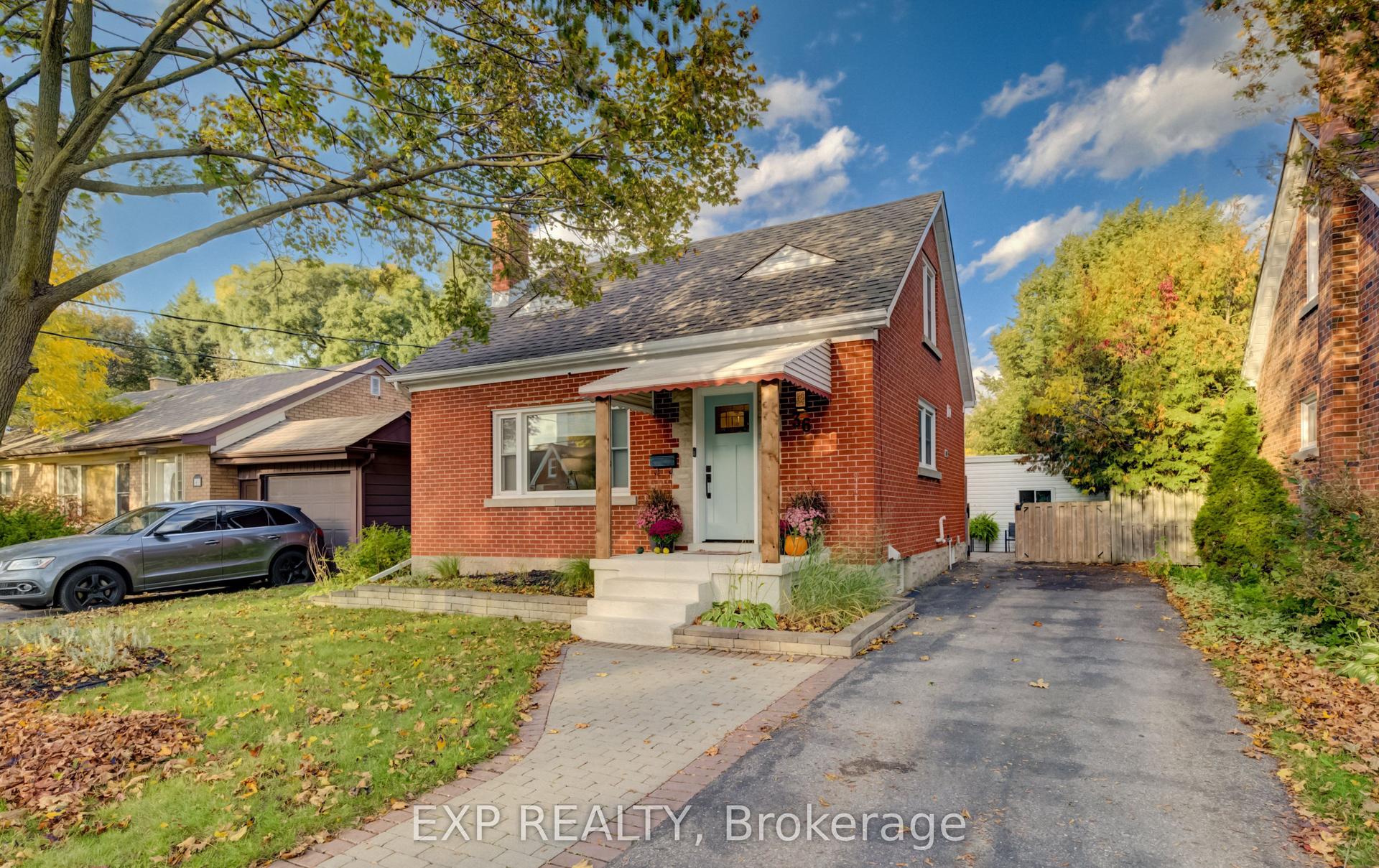 36 Crestwood Avenue, Kitchener — Detached for sale, photo 1