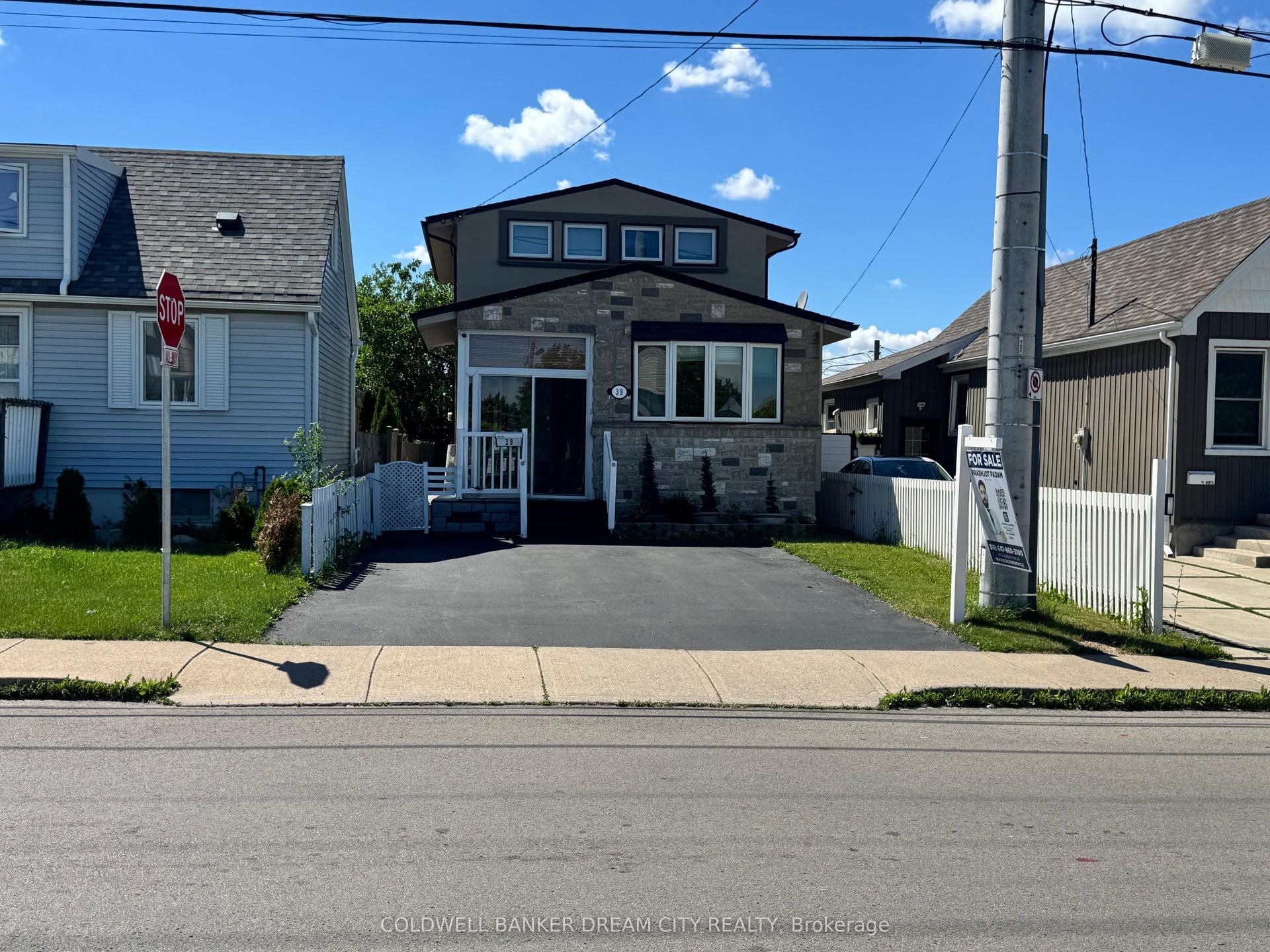 39 Reid Avenue N — photo 1