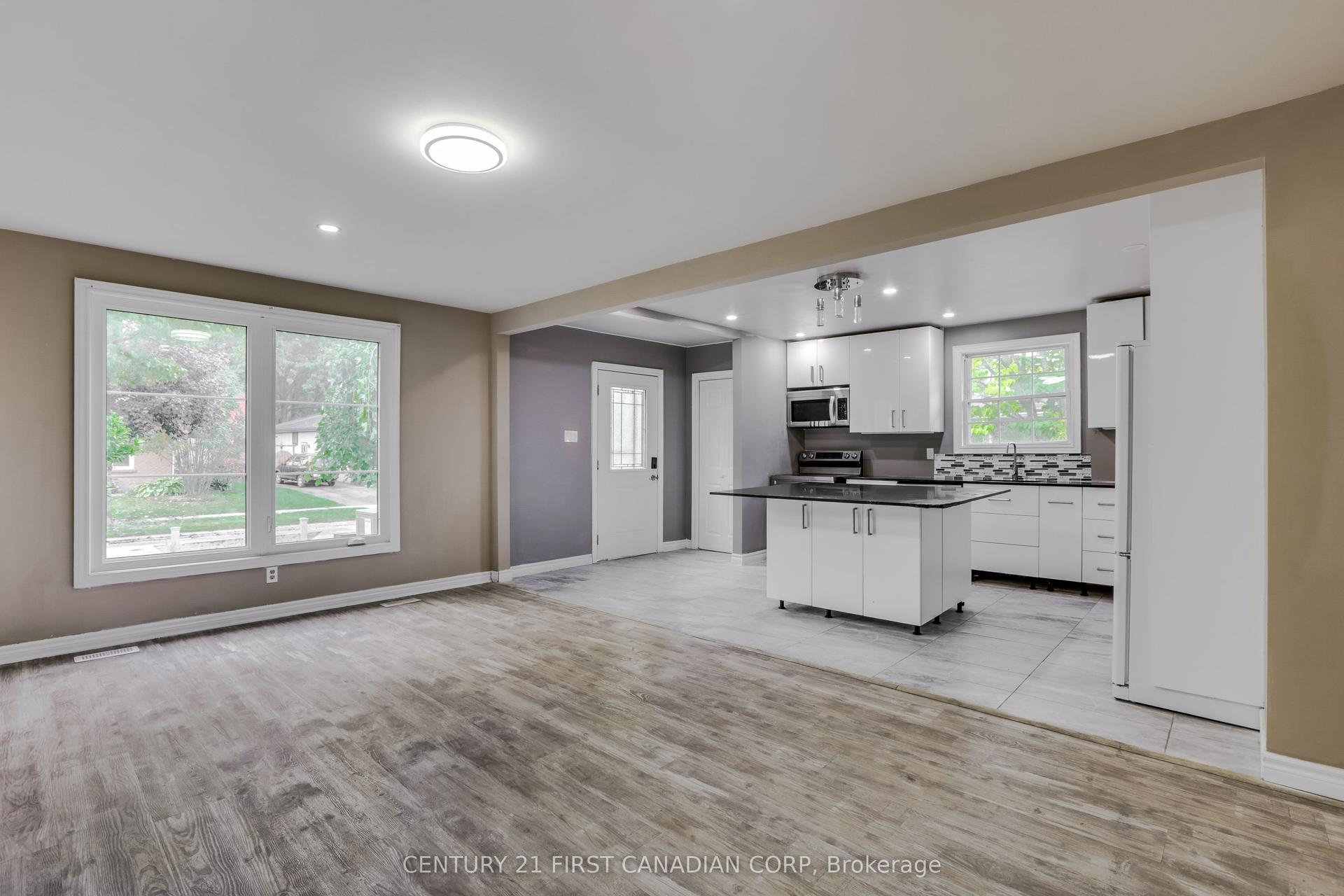 63 Renny Crescent MAIN #MAIN, London South — Detached for lease, photo 1