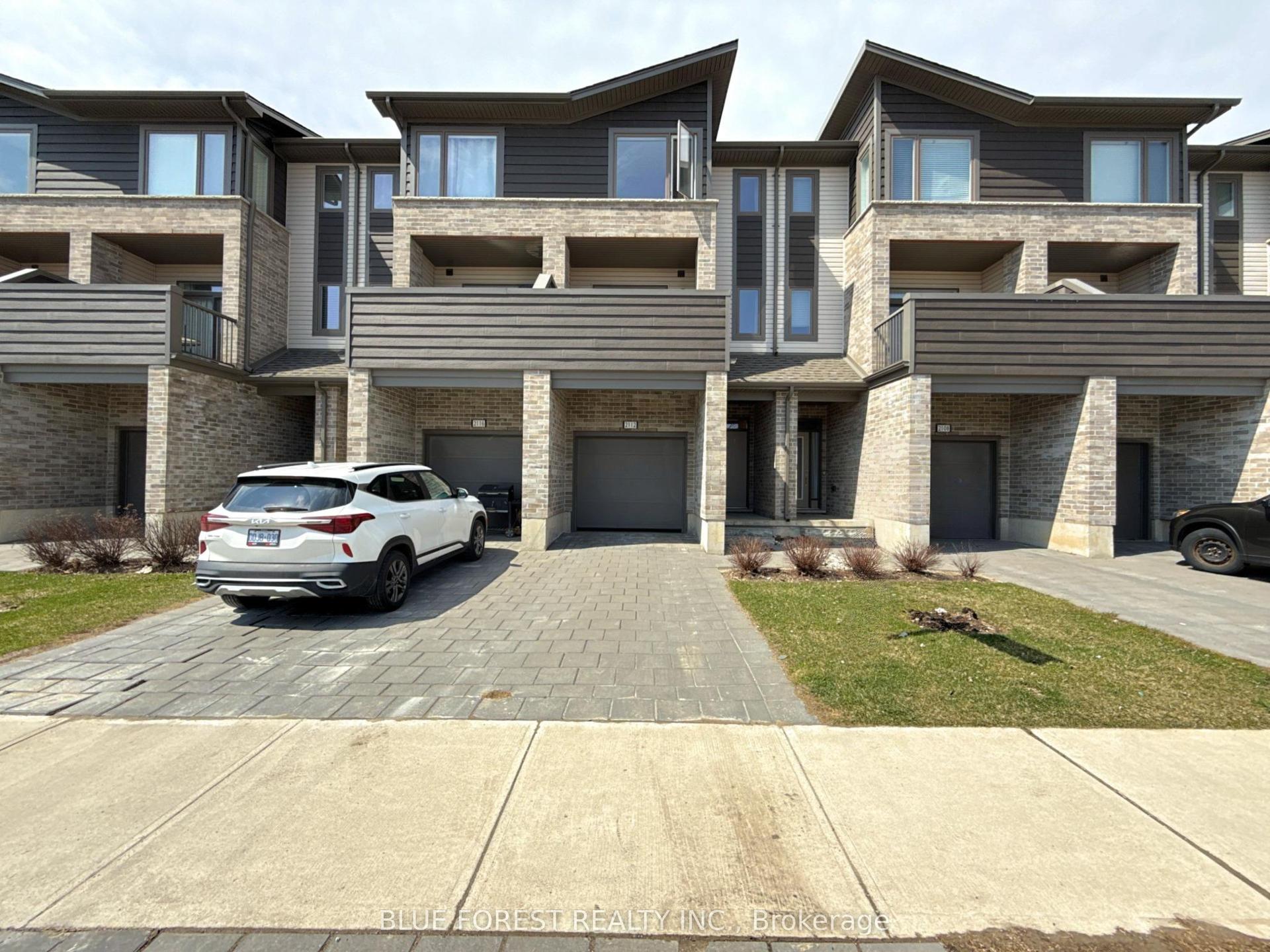 2112 Meadowgate Boulevard, London South — Condo Town for lease, photo 1