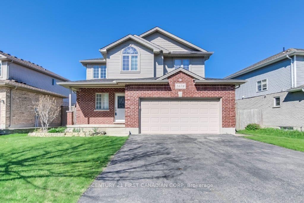 1678 BLACKMAPLE Crescent — photo 1