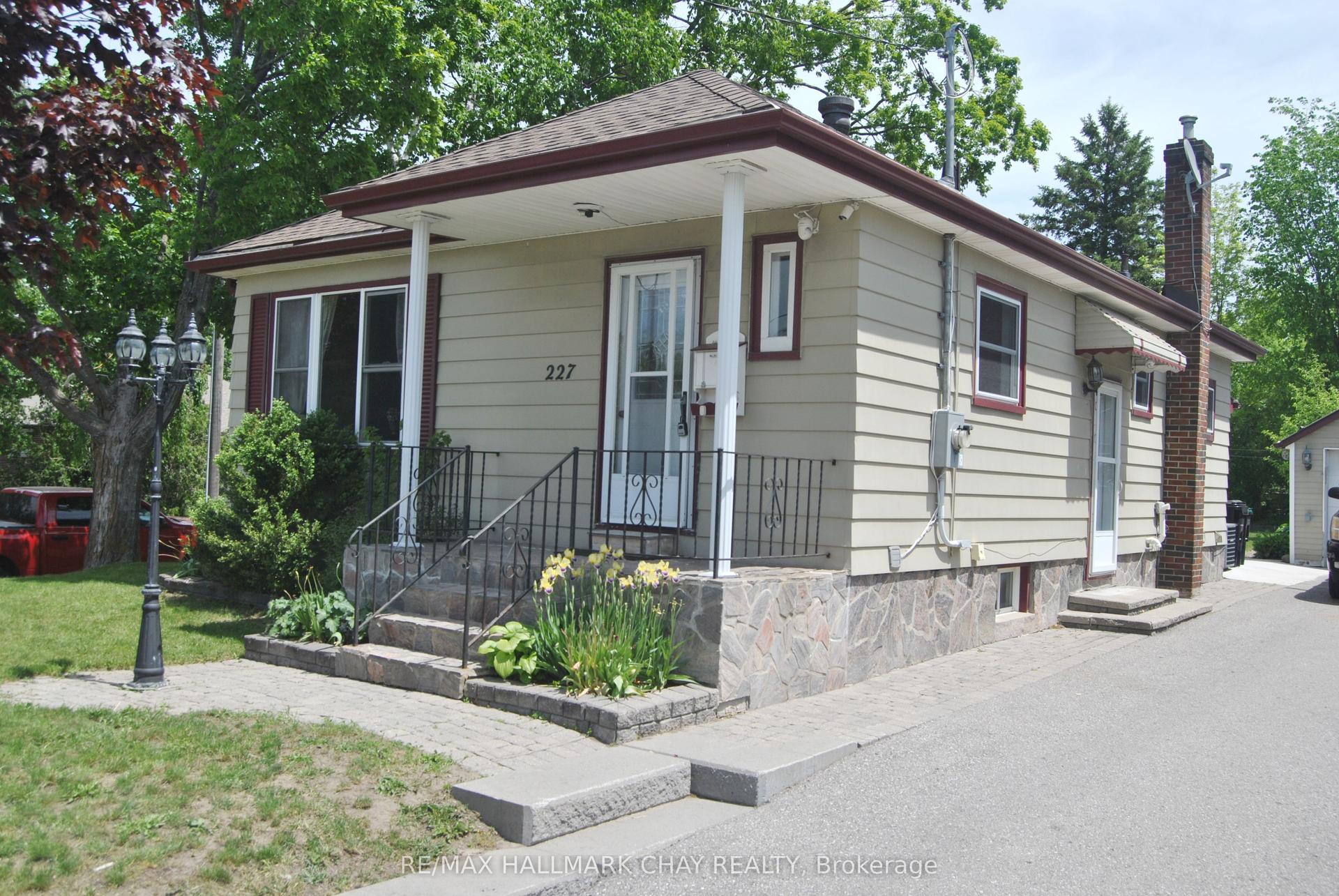227 Duckworth Street — photo 1