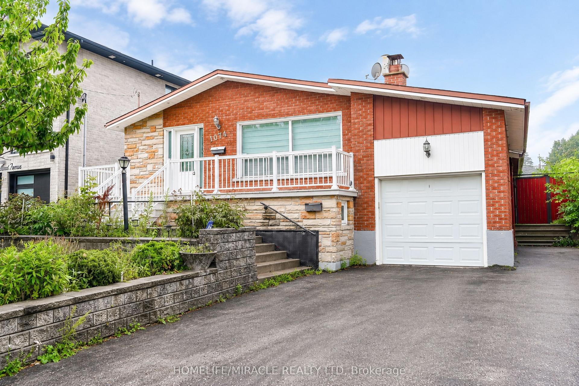 1074 Midland Avenue, Toronto — Detached for sale, photo 1