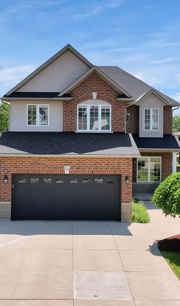 64 Garth Trails Crescent — photo 1