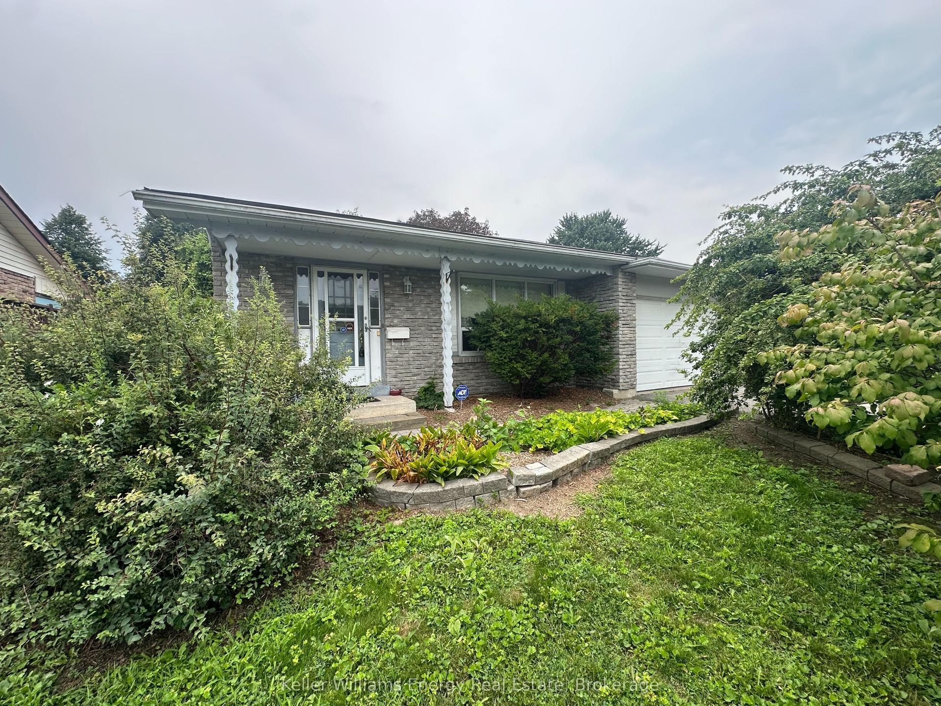 252 Keewatin Street S, Oshawa — Detached for sale, photo 1