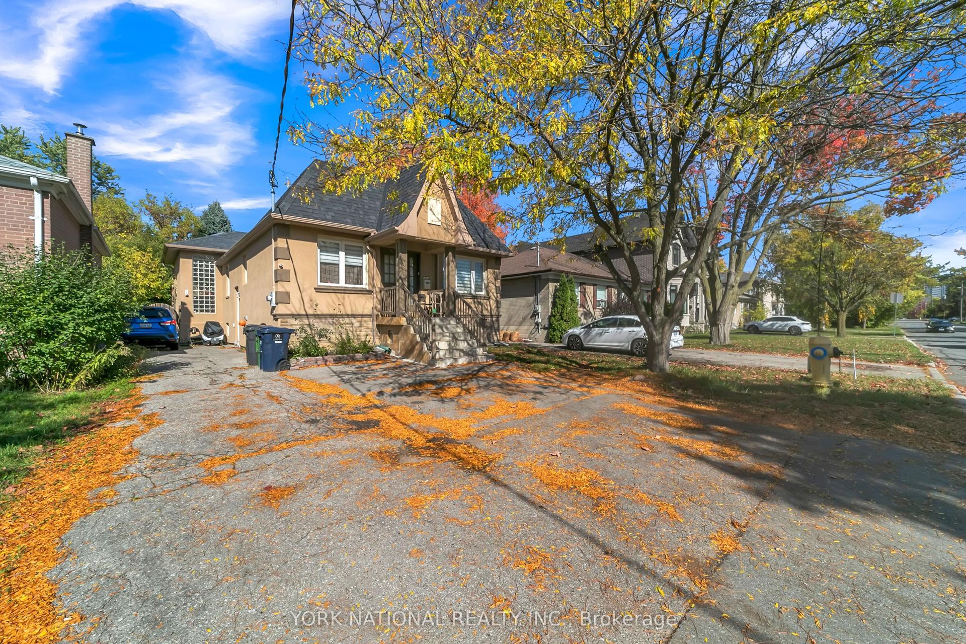 186 Patricia Avenue, Toronto — Detached for sale, photo 1