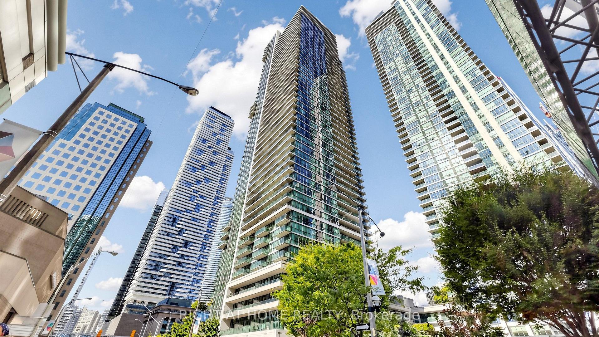 33 Bay Street 609 #609, Toronto — Condo for sale, photo 1