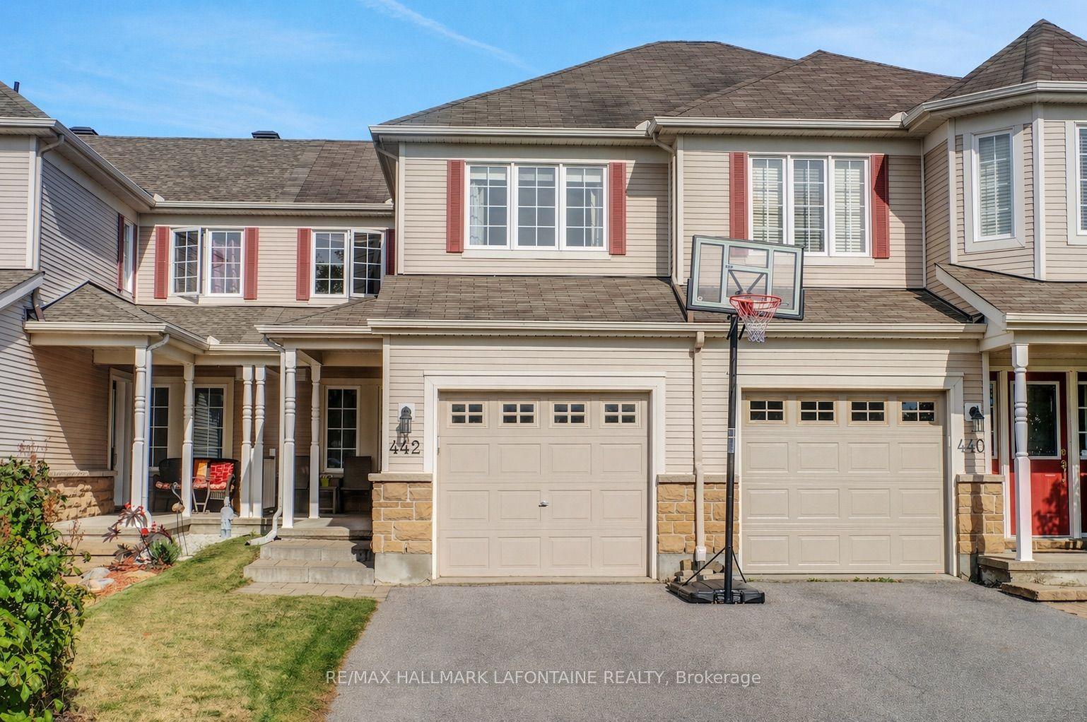 442 Wisteria Crescent — photo 1