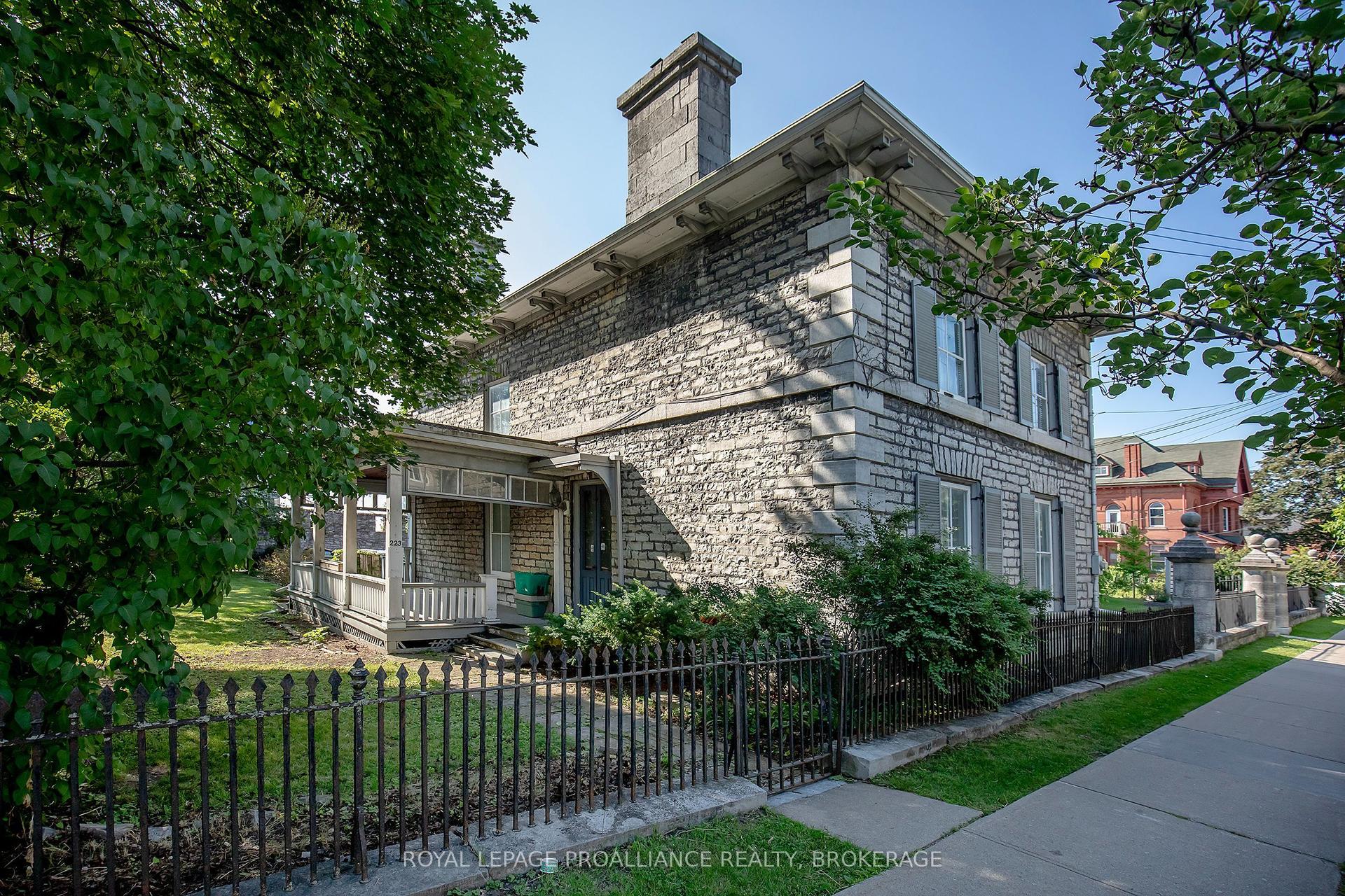 223 King Street E, Kingston — Semi-Detached for sale, photo 1