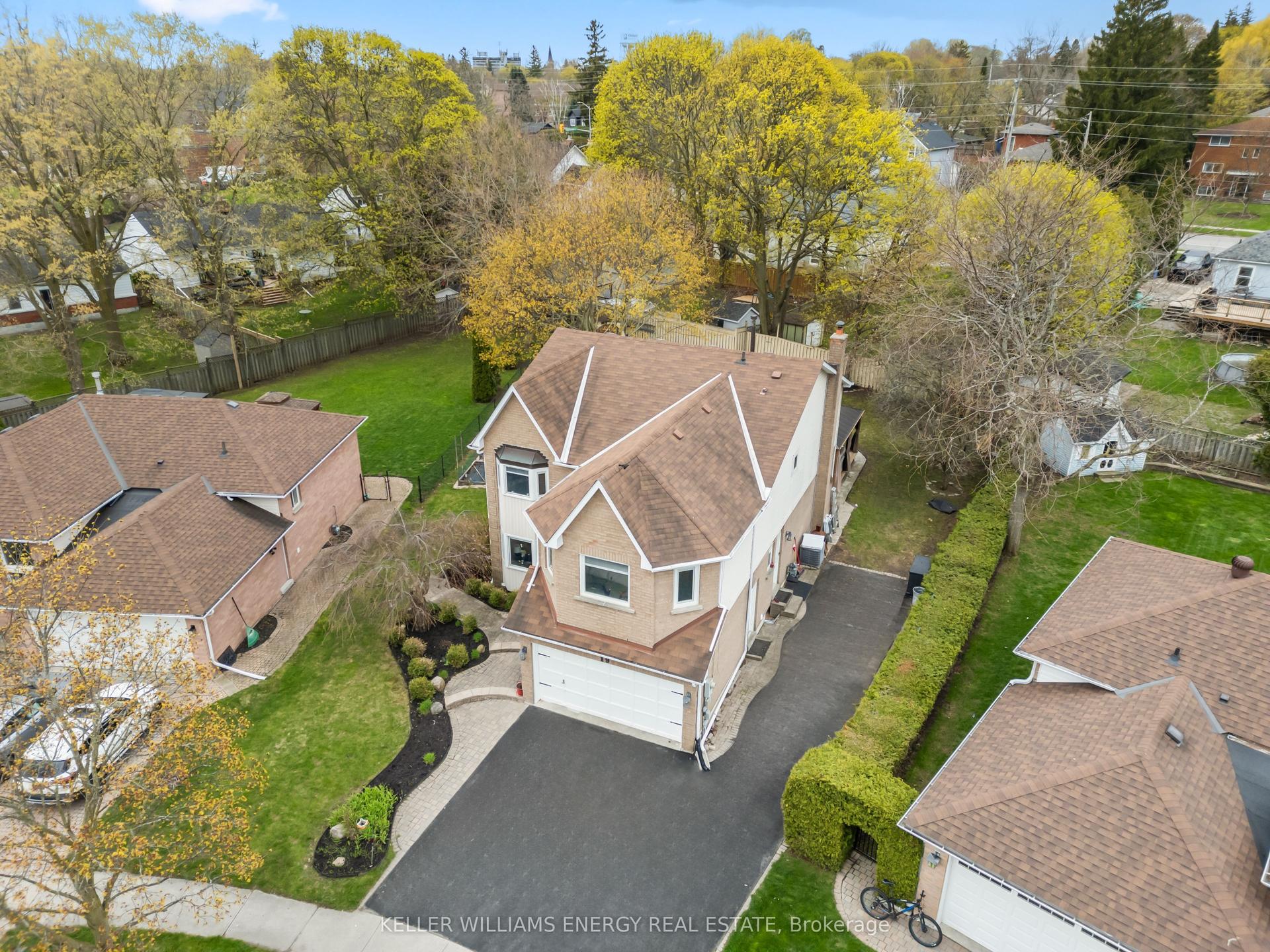 19 Farncomb Crescent — photo 1